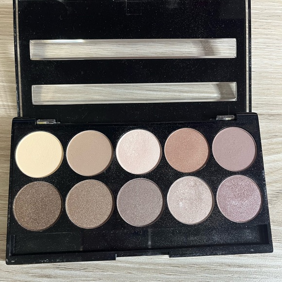 W7 10 out of 10 Eyeshadow Palette - Picture 2 of 5